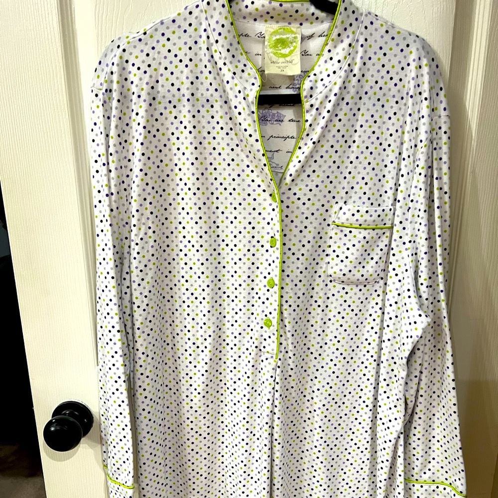 White Orchid short flannel  nightgown, 2X, V-neck with 4 buttons